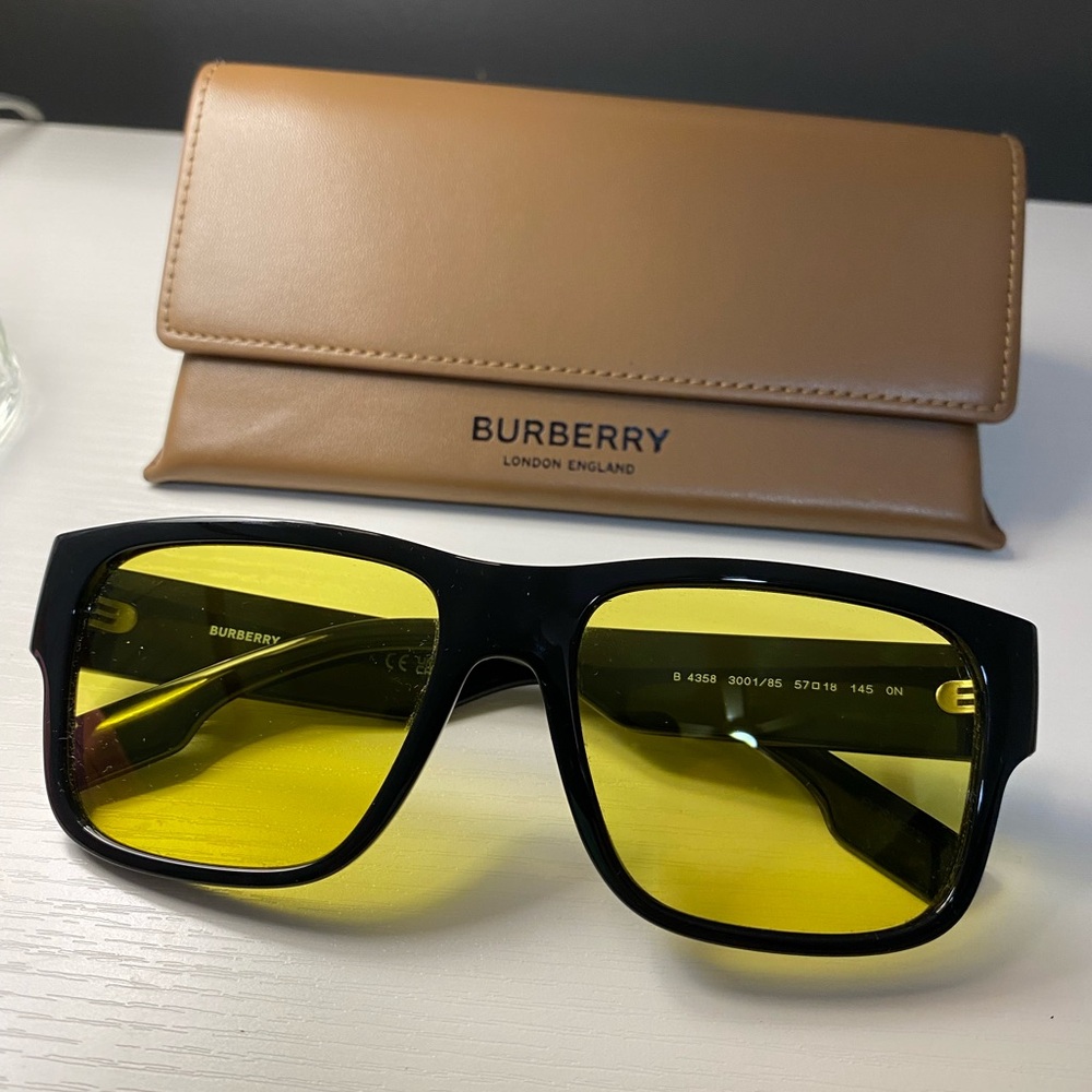 Burberry Men’s Knight square black frame, yellow lens glasses Style BE 4358